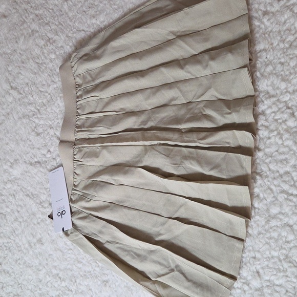 NWT Alo Yoga Varsity Tennis Skirt Sz L Limestone - Picture 9 of 13
